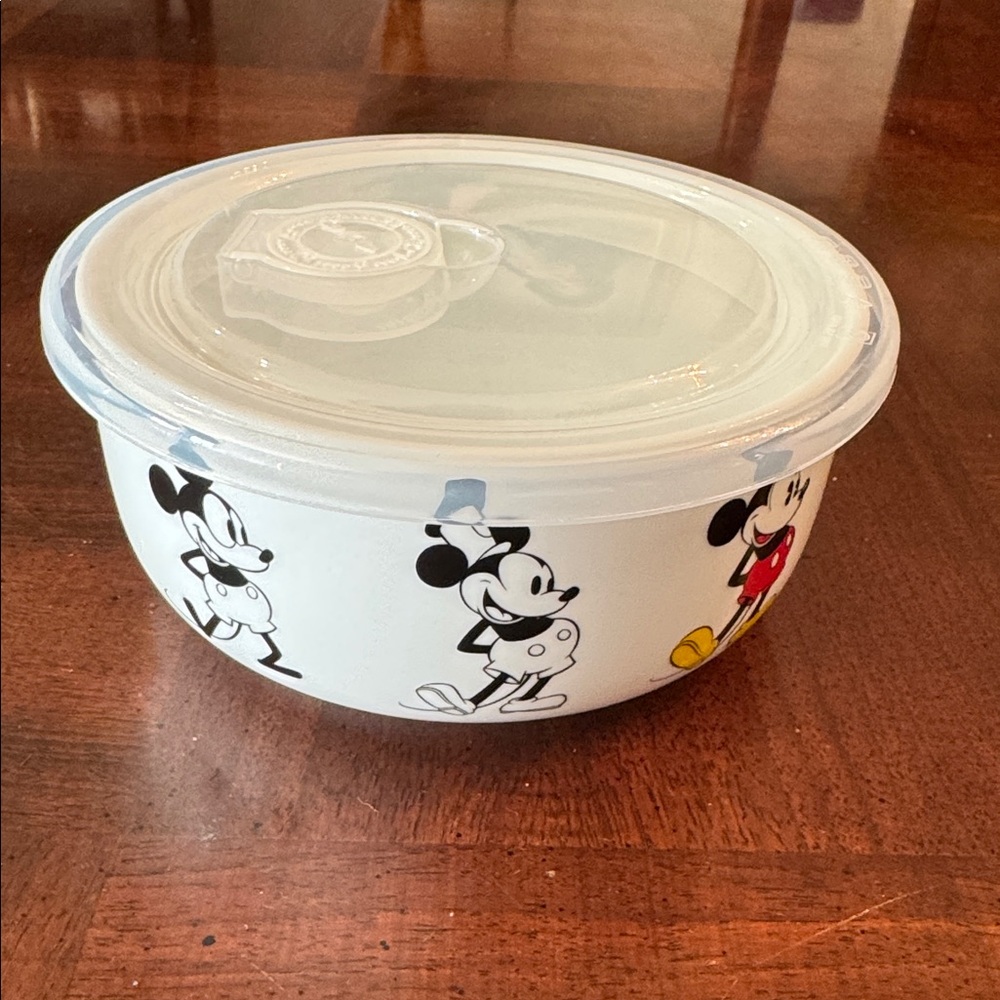 Disney Ceramic Mickey Mouse Kitchen 6" MICROWAVE FREEZER BOWL With Venting Lid